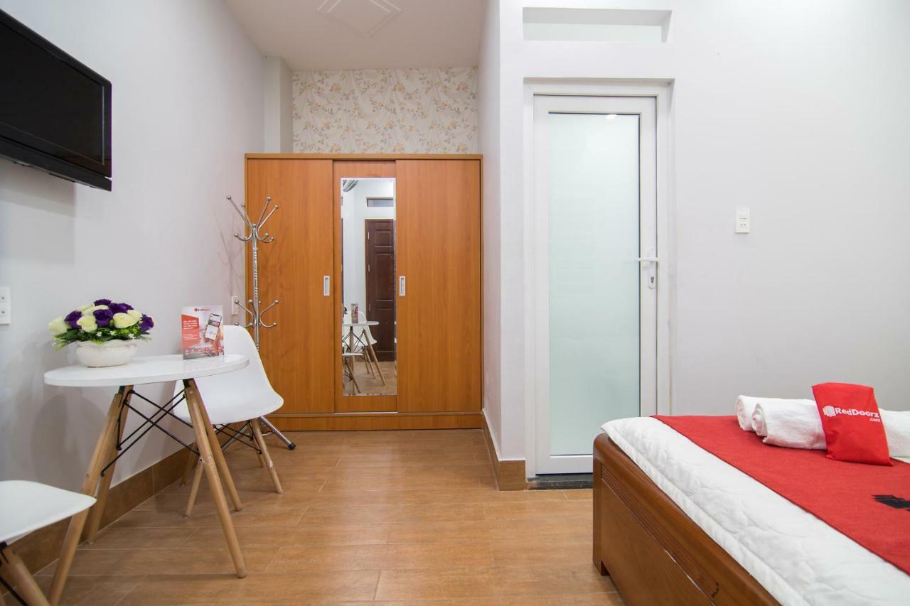 Reddoorz Plus @ Huynh Tan Phat Хошимін Екстер'єр фото